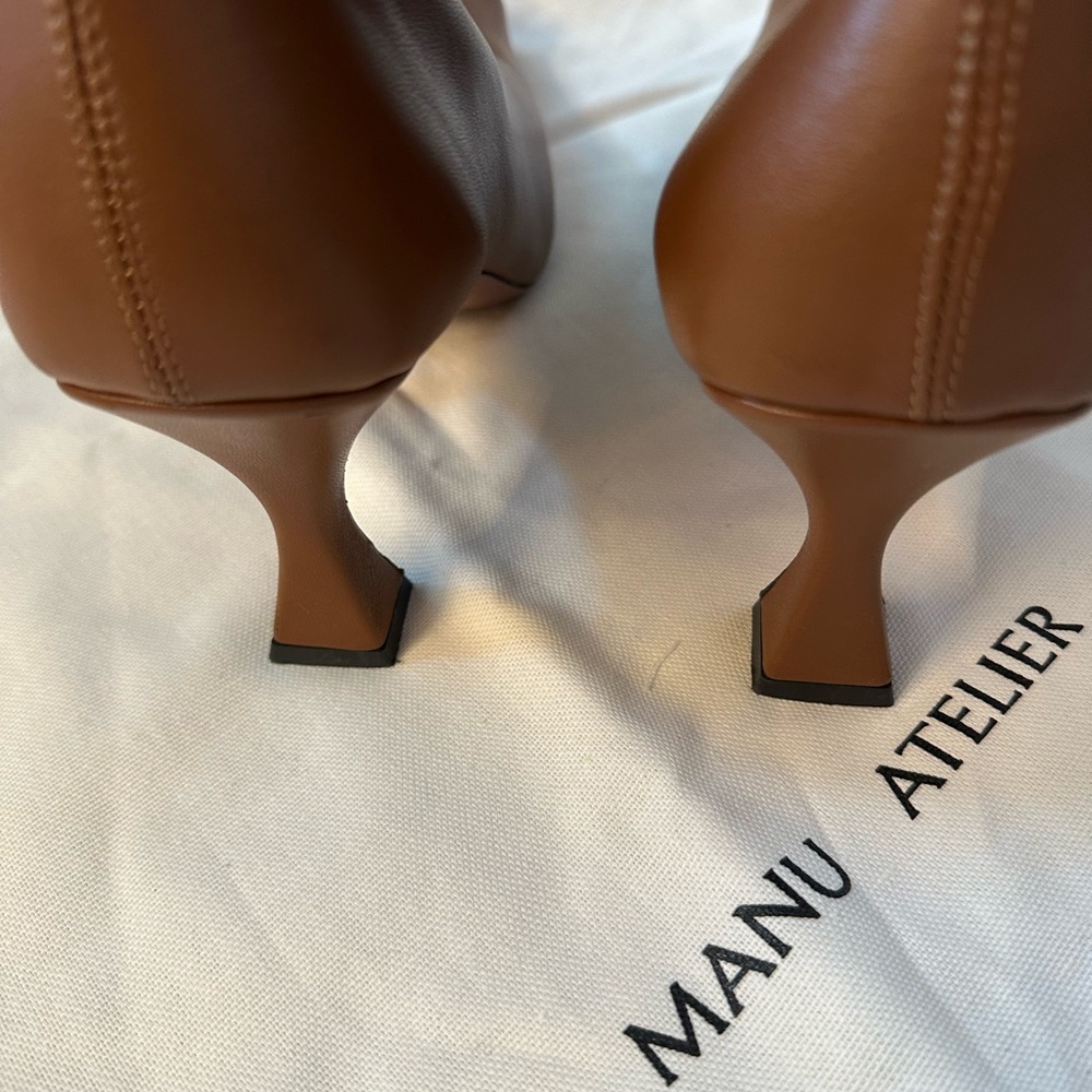 Elegant Brown Ankle Boots with Sculptural Heels